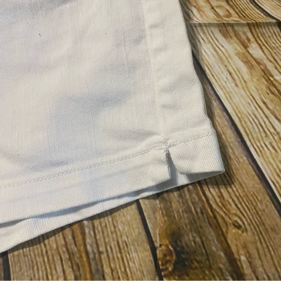 Levis Mid Rise Mid Length Jean Denim White 515 Shorts - Picture 2 of 5